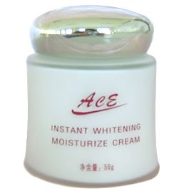 愛華化妝品 產品視覺美學與店鋪裝修設計探索，兼論嬰兒用品陳列的溫馨藝術