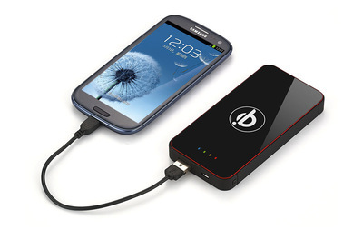 逸騰新技術(shù)2013專利產(chǎn)品 QI無線充電板兼移動(dòng)電源，工廠直銷引領(lǐng)便捷生活